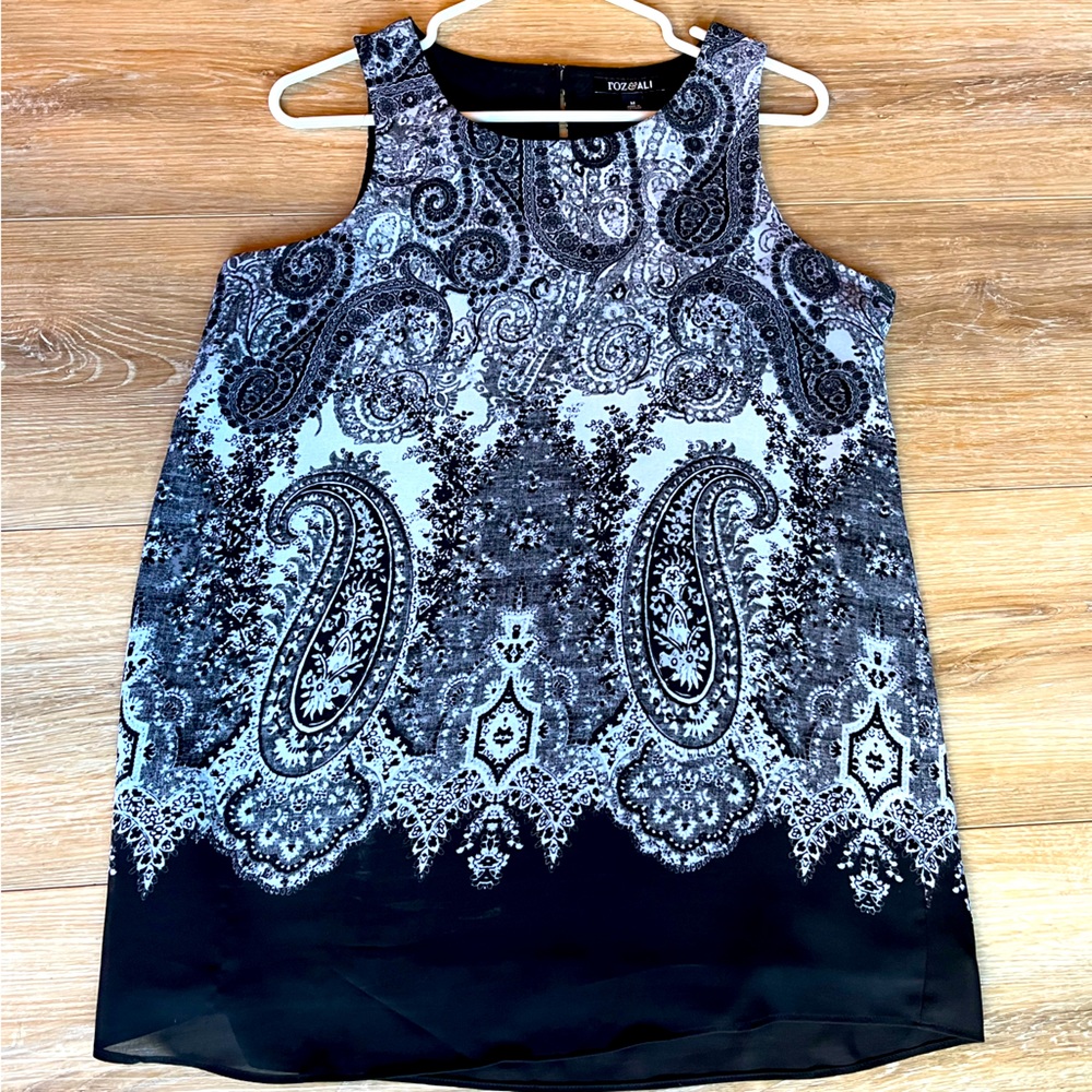Roz & Ali Medium Sleeveless Paisley Blouse